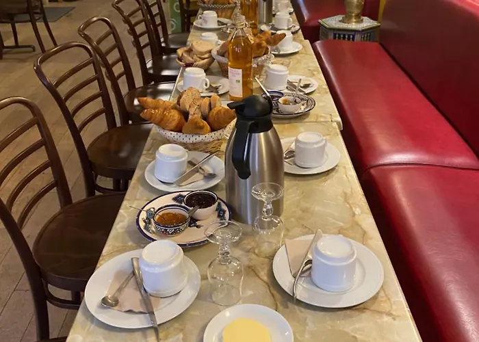 Le Dauphine Hotel *