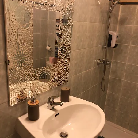 Le Dauphine Hotel *