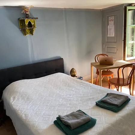 Le Dauphine Hotel
